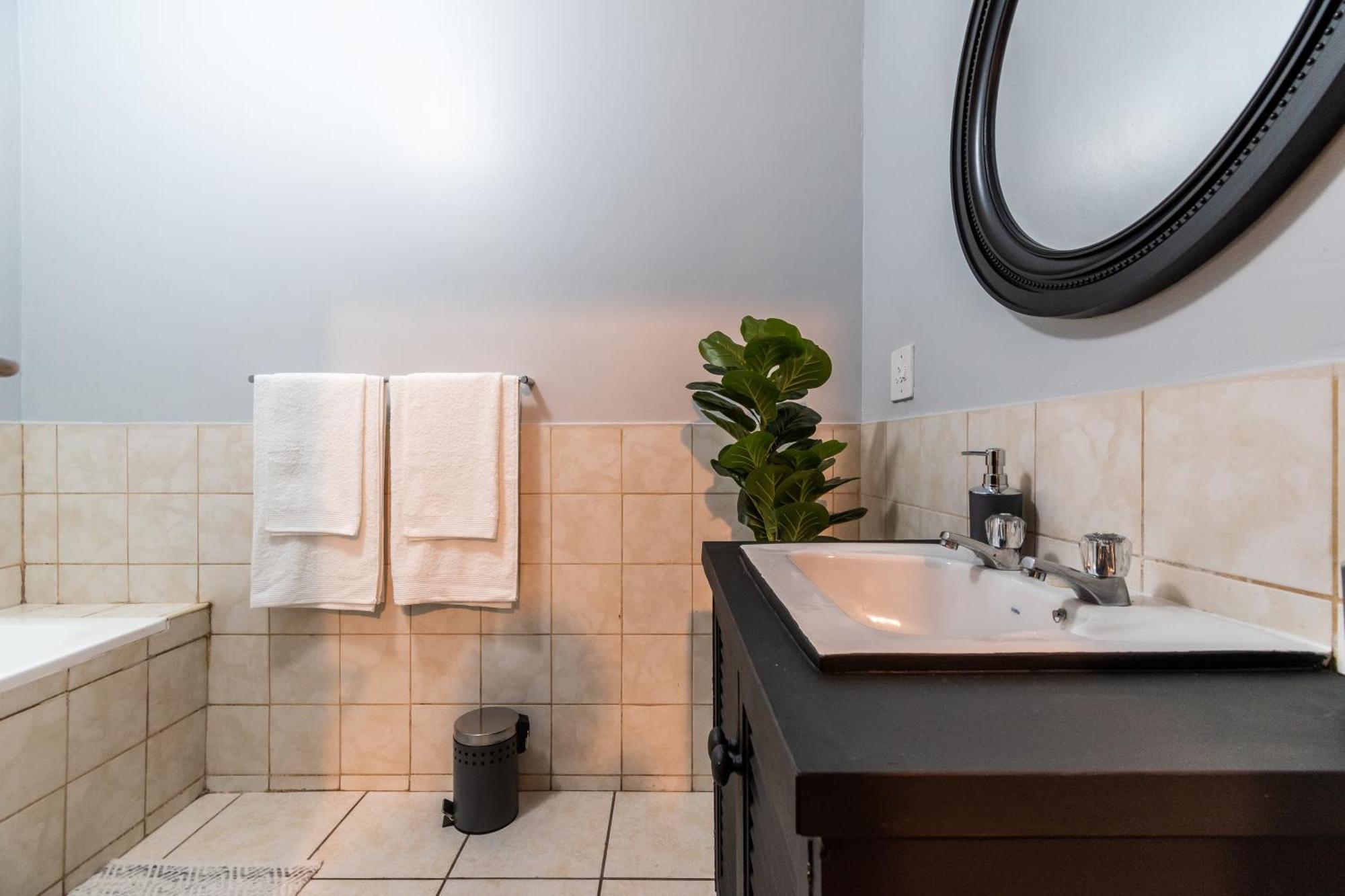 The Square 135- Studio With Free Parking, Pool & Gym Access Apartment Кейптаун Екстериор снимка